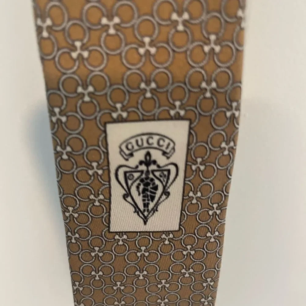 Gucci 100% silk tie- excellent condition
